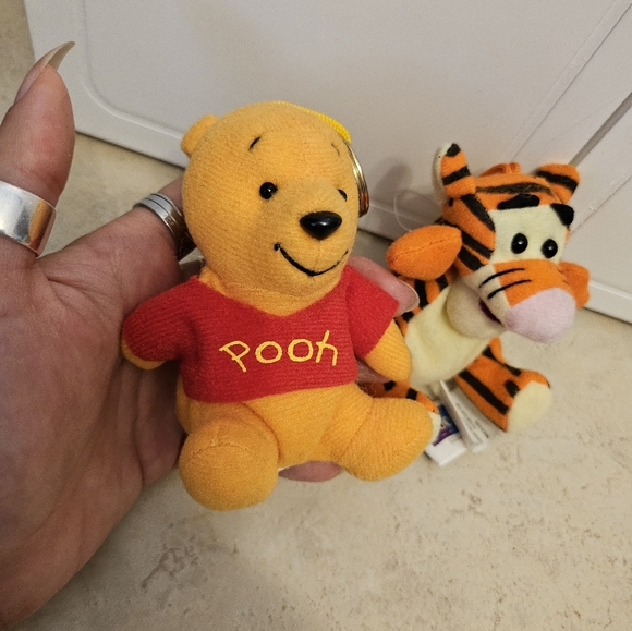 Winnie the Pooh and Tigger zipper keychains - Picture 3 of 7